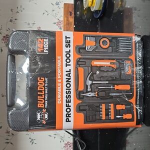 NIB. BullDog 142 Piece Professional Tool Set.